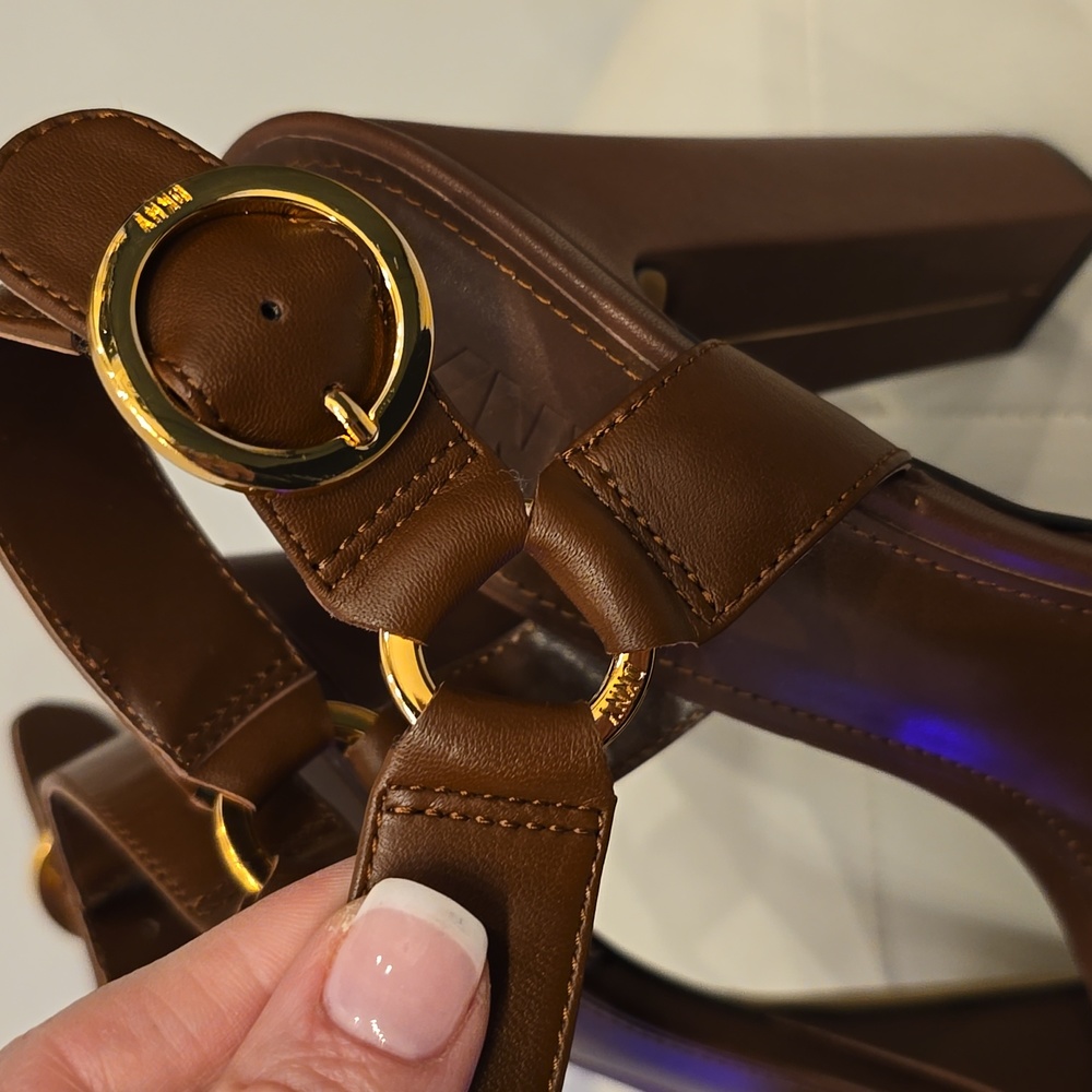 Shila DKNY Brown High Heel Platform Strappy Sandals Shoes Gold Hardware 8 1/2 9 - Picture 4 of 11
